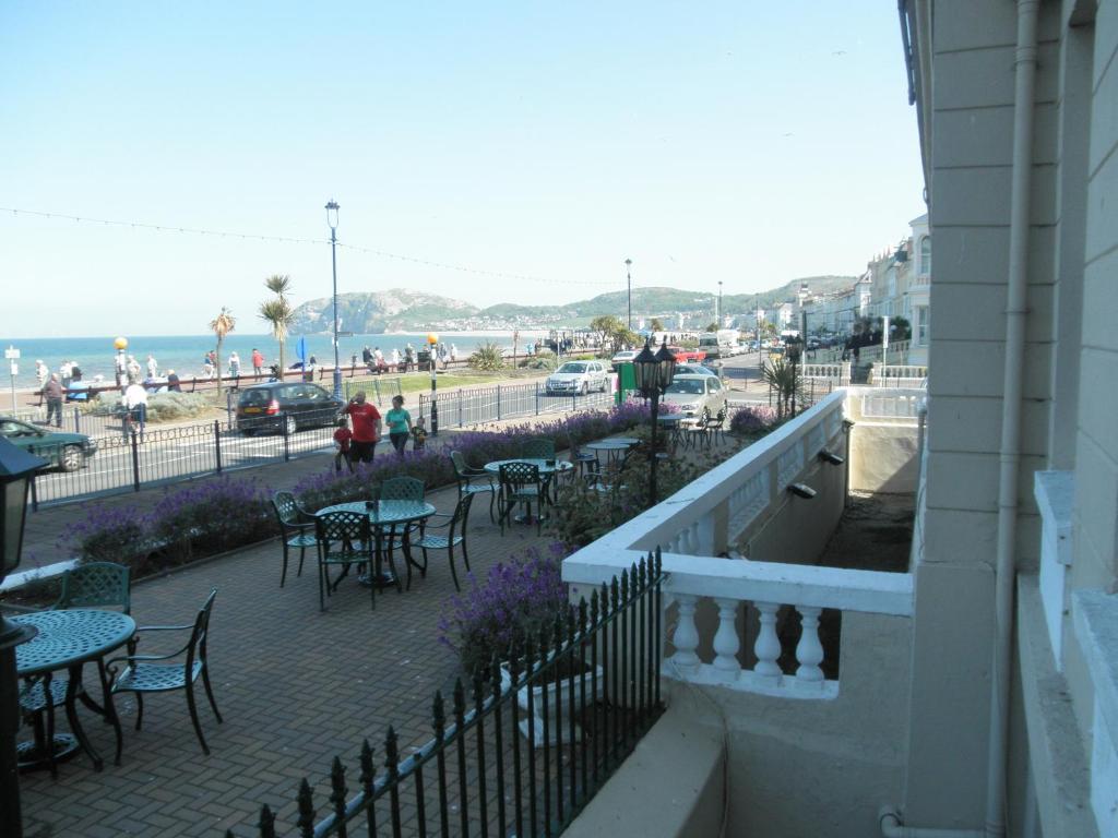 Queens Hotel Llandudno Exteriör bild